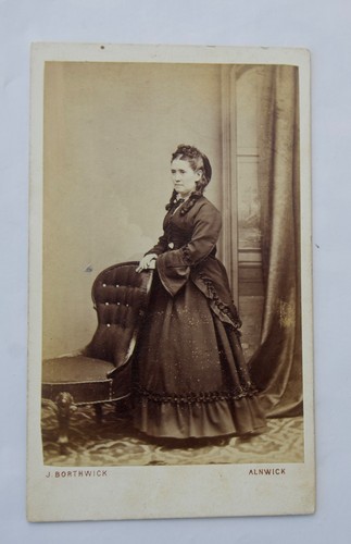 Cdv victorian lady behind - of,